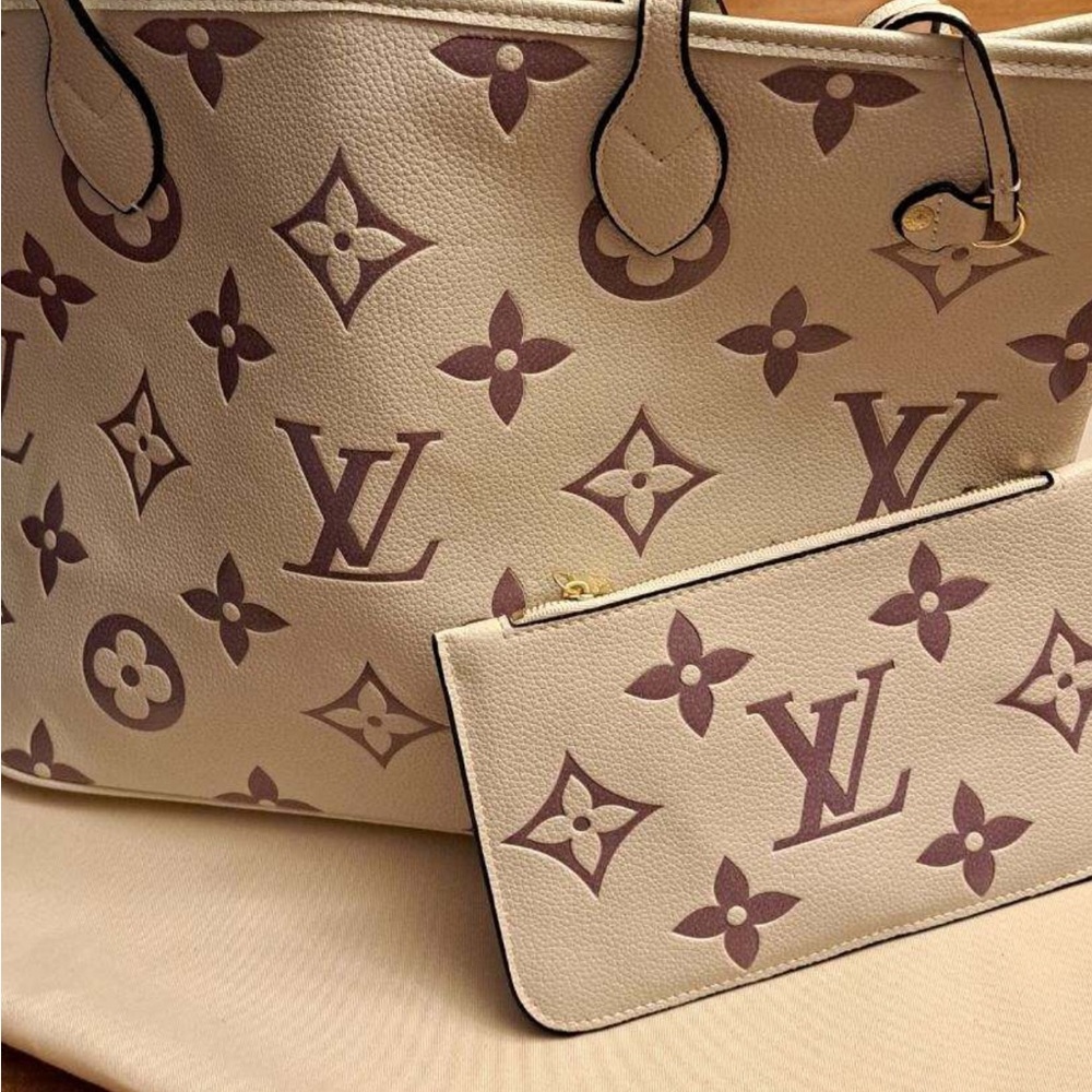 Louis V large shoulder bagBought overseas. Brand new .with wallet